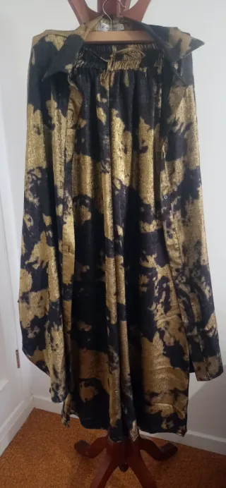 Conjunto pantalón y casaca negro/dorado