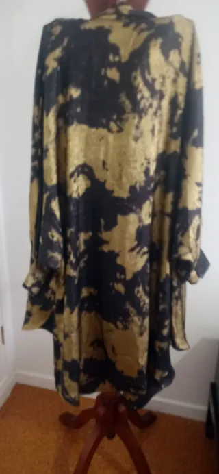 Conjunto pantalón y casaca negro/dorado