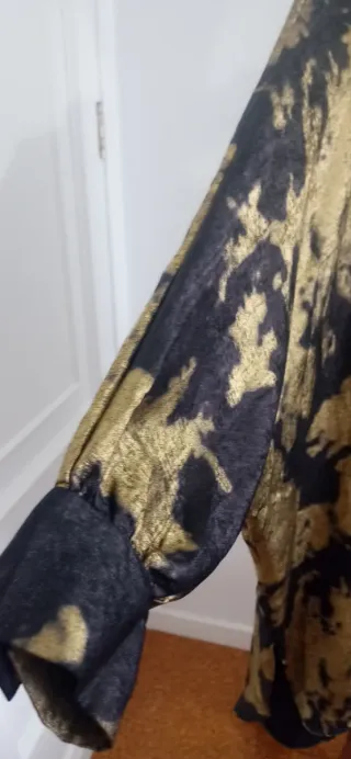 Conjunto pantalón y casaca negro/dorado