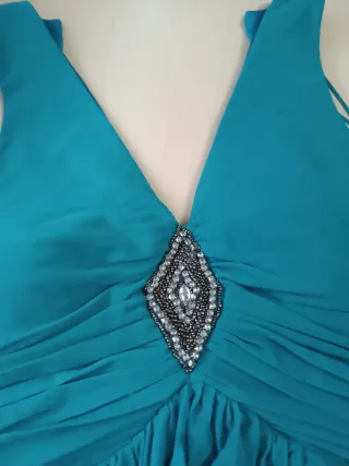 Vestido largo evento turquesa. Sólo una puesta