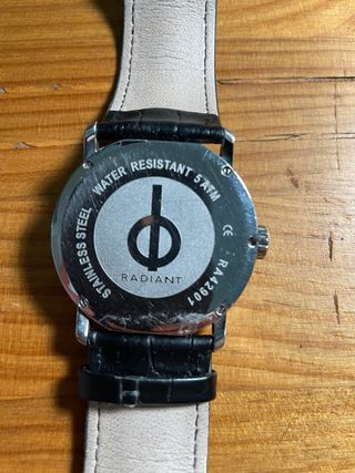 Reloj Radiant Cuarzo Negro y Plateado