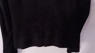 Blazer Desigual Negro con Bordado Rojo