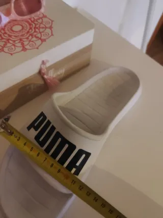 Lote chanclas Puma y cordón