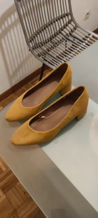 Zapatos de tacón mujer amarillo mostaza