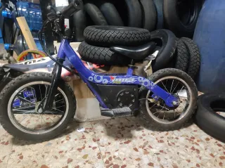 Bici eléctrica infantil azul