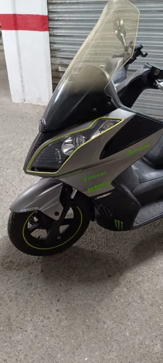 Moto Kymco Super Dink 300i del 2011