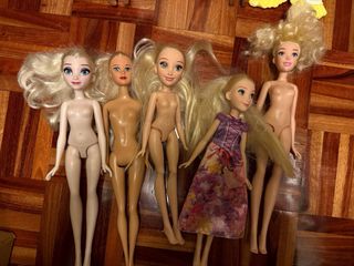 Lote 5 Muñecas Disney Mattel e altre Barbie