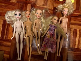 Lote 5 Muñecas Disney Mattel e altre Barbie
