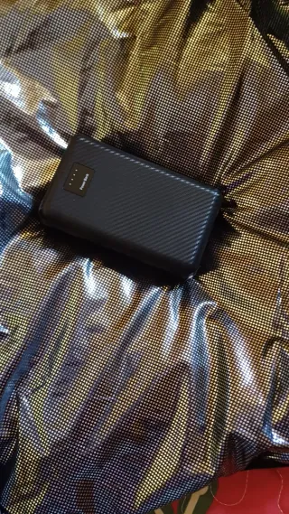 Chaleco acolchado gris y negro