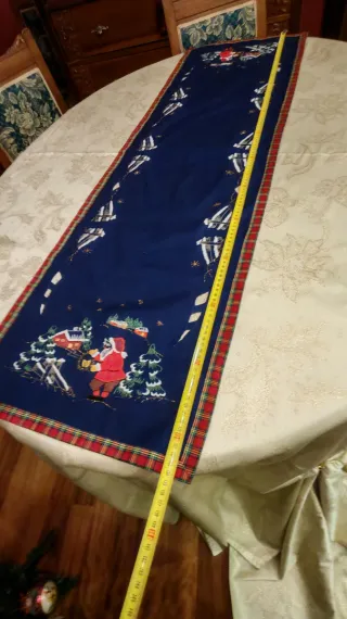 Runner blu ricamato Babbo Natale