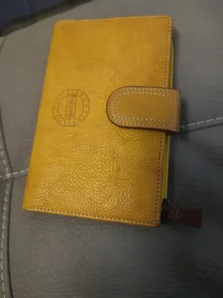 Monedero mujer amarillo