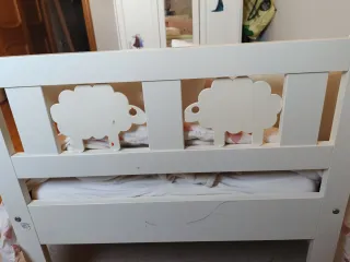 Cama infantil 165x75 cm con diseño de ovejas