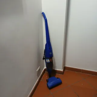 Scopa elettrica Howell Aspirapolvere blu con filo