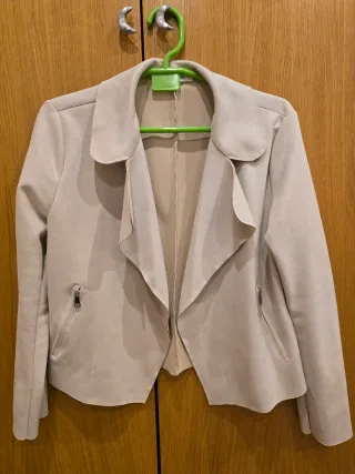 Chaqueta polipiel beige