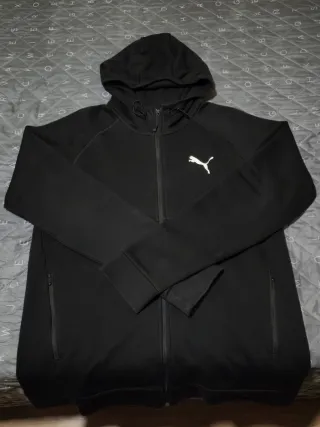 Sudadera Puma (negra y con cremallera)