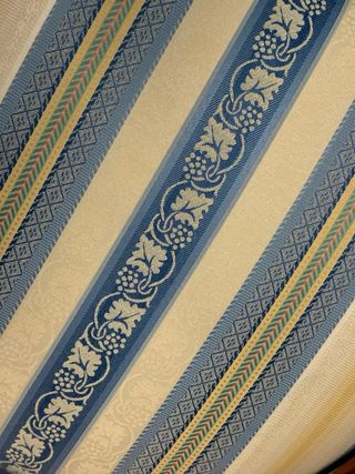 Silla antigua estilo inglés ratán y madera