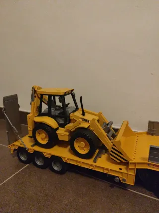 Camión MAN con Plataforma y Tractor JCB