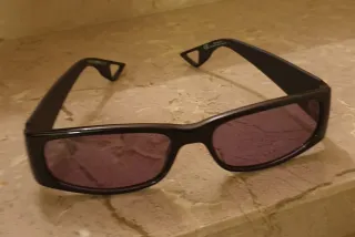 Gafas de sol Emporio Armani negras y moradas