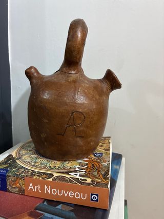 Botijo antiguo forrado en piel