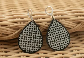 Pendientes largos de ratán