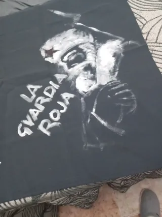 Trozo de tela pintado a mano La Guardia Roja