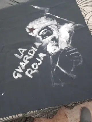 Trozo de tela pintado a mano La Guardia Roja
