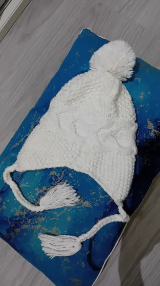 Gorro de lana blanco con pompón Pull&Bear