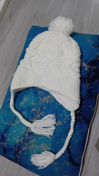 Gorro de lana blanco con pompón Pull&Bear