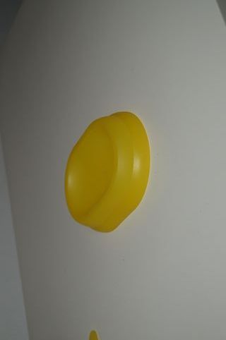 Saboneteira e escova de golfinho amarela