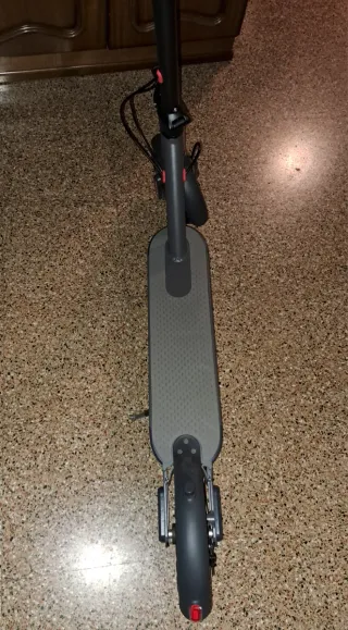 Patinete Eléctrico 25 km/h totalmente nuevo.