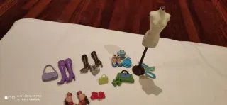 Abiti e accessori per bambole Barbie