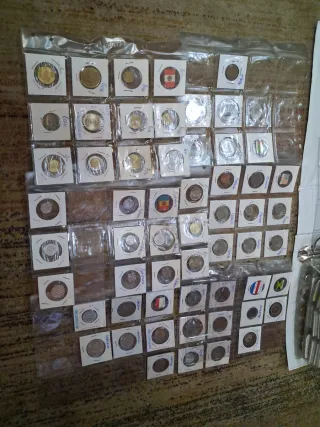 Colección de monedas en álbum