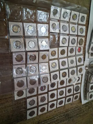 Colección de monedas en álbum