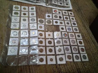 Colección de monedas en álbum