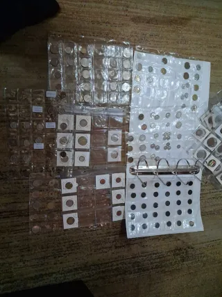 Colección de monedas en álbum