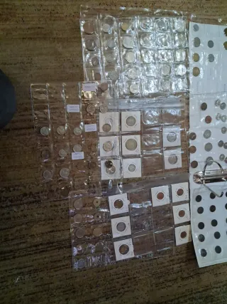 Colección de monedas en álbum