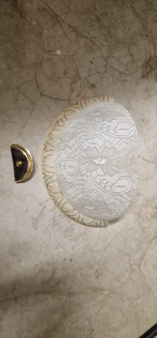 Plafoniera vetro satinato pizzo bianco e bordo dec