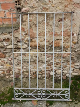 Rejas antiguas de forja (2 unidades)