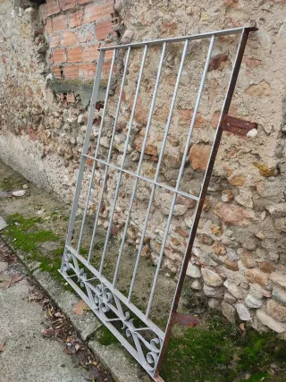 Rejas antiguas de forja (2 unidades)