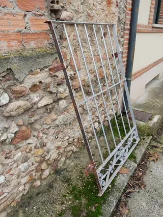 Rejas antiguas de forja (2 unidades)