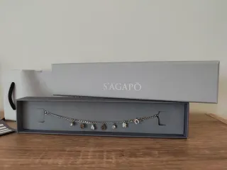 Bracciale S'Agapo' con ciondoli. Nuovo.