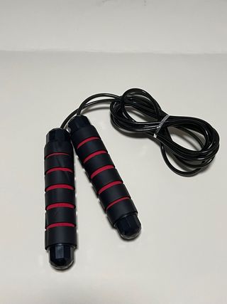 Comba para saltar con mangos acolchados