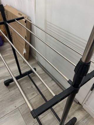 Perchero Metálico con Ruedas