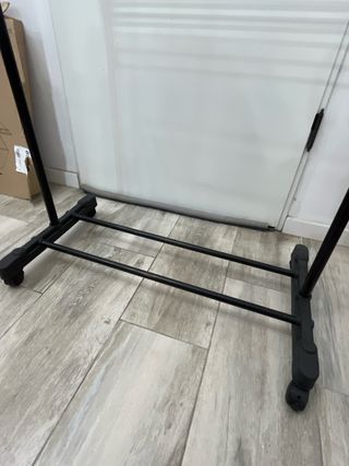 Perchero Metálico con Ruedas
