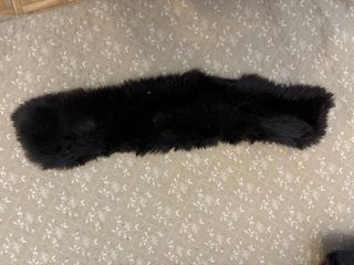 Cuello de piel negro de 50 cm