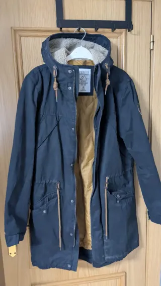 Abrigo chico negro y marrón