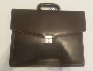 Maletín de piel marrón