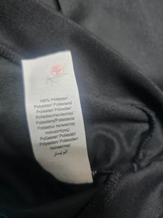 Camiseta deportiva negra Talla 14/M