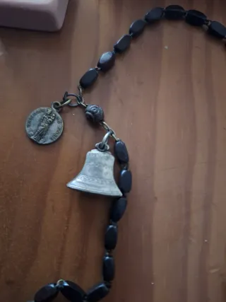Rosario azabache y plata con medallas