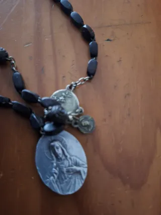 Rosario azabache y plata con medallas